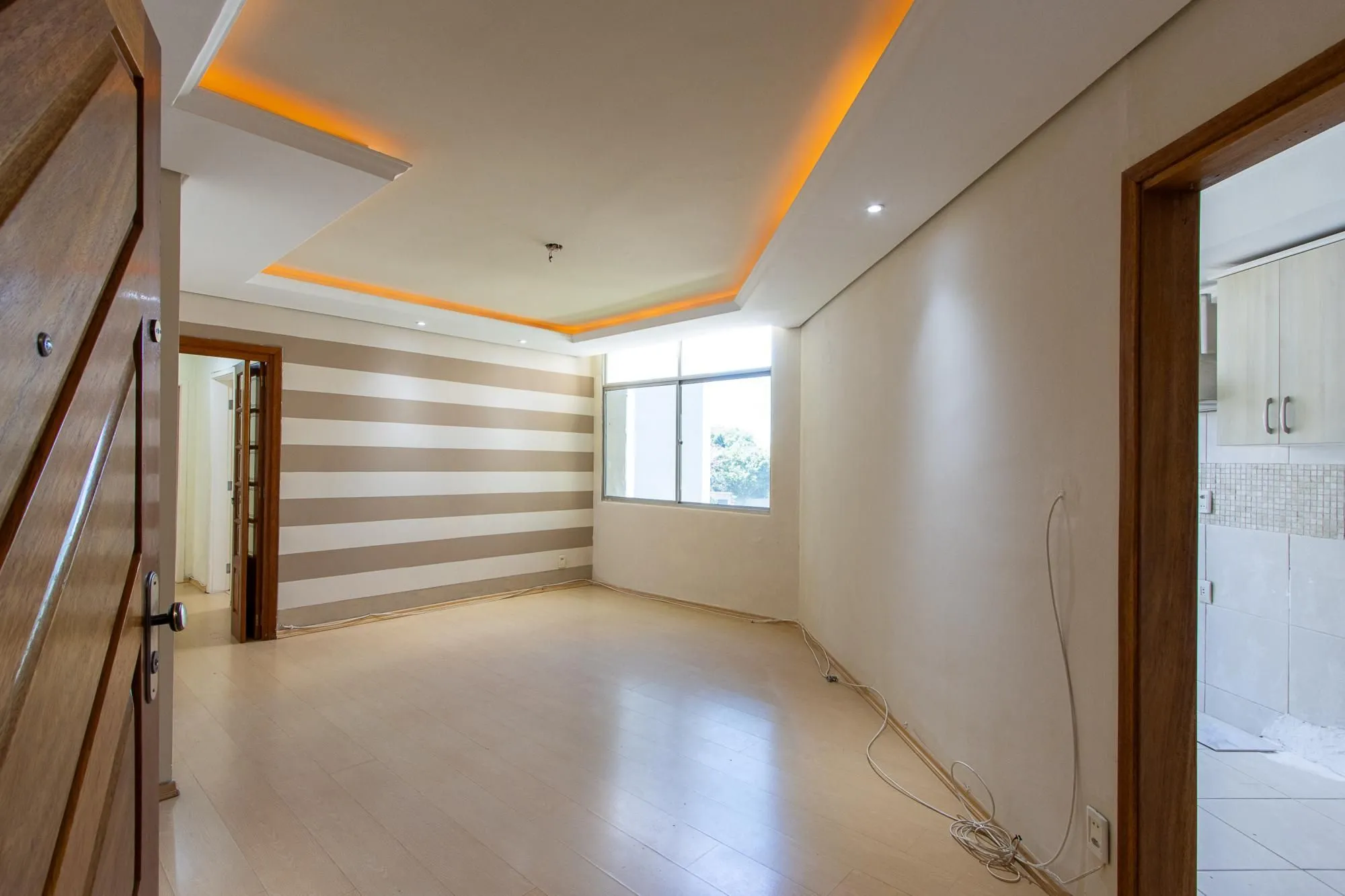 Imagem Excelente Apartamento 2 Dormitórios na Av. Wenceslau Escobar