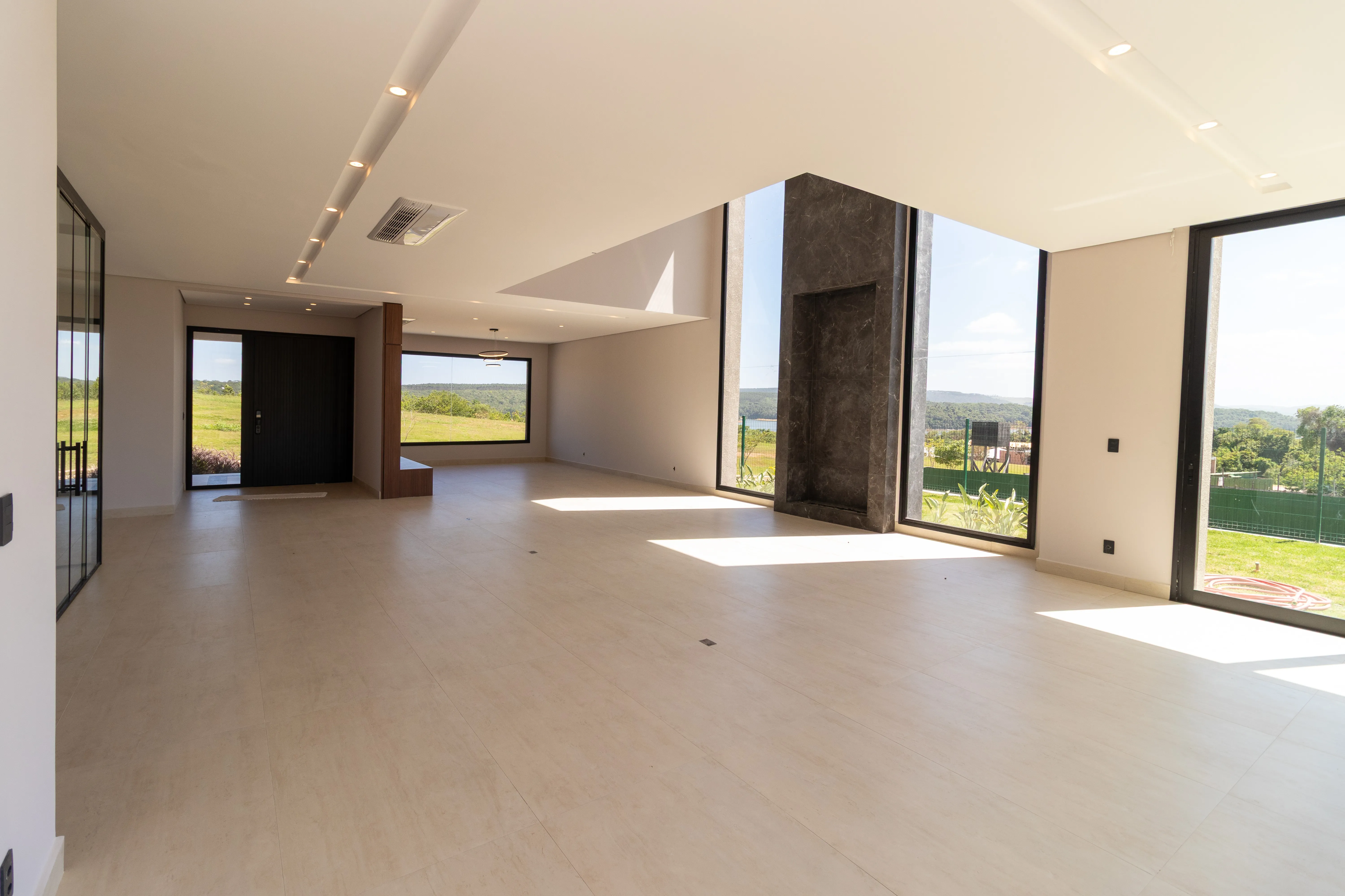 Imagem Condomínio Portofino | Reserva Ituparanga | 6 suítes | 720 m² | Piscina | Elevador | Sauna | Vista para a represa e campo de golfe.