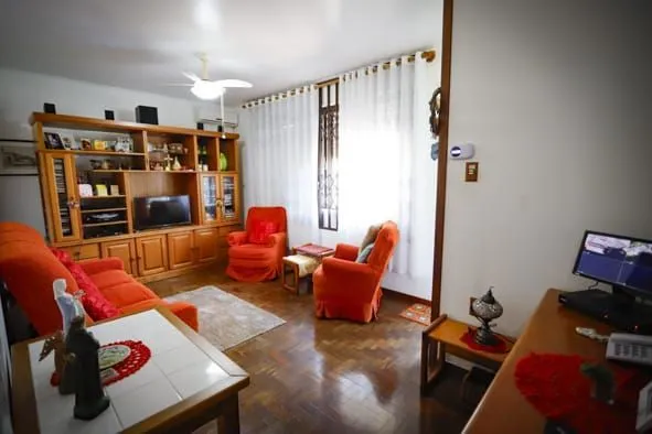 Imagem Casa 3 dorms 2 vagas Chácara das Pedras em Porto Alegre-RS
