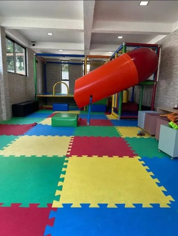 Imagem Casa de alto padrão no Portal do Sol, em condomínio fechado, com lazer completo, segurança 24h e excelente localização.