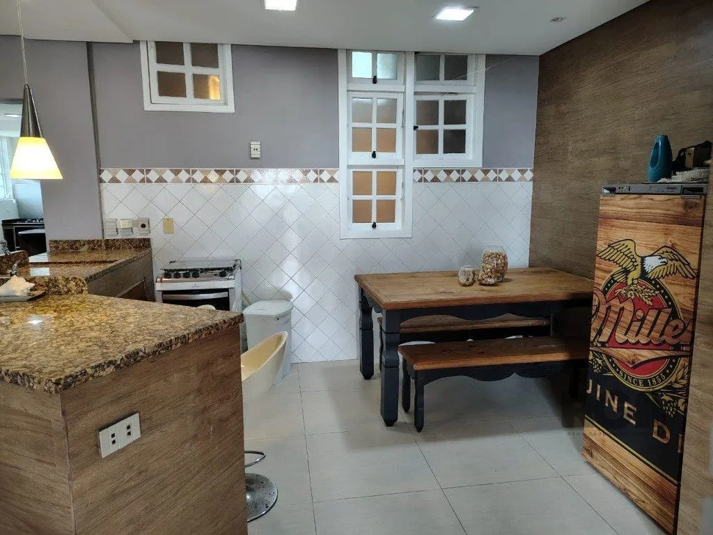 Imagem Casa sobrado com 300m² na Vila Nova de 3 dormitórios e 4 vagas