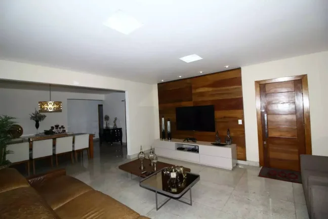 Imagem Área Privativa Reformada à Venda no Santo Antônio | 4 Quartos, Suíte.