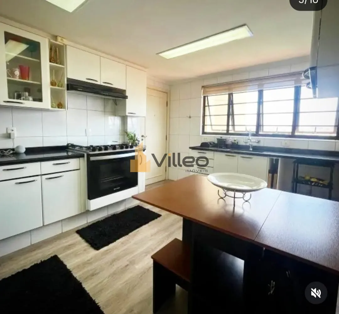 Imagem Apresentamos este elegante apartamento duplex no Edifício Mônaco, localizado no coração de Soroc...