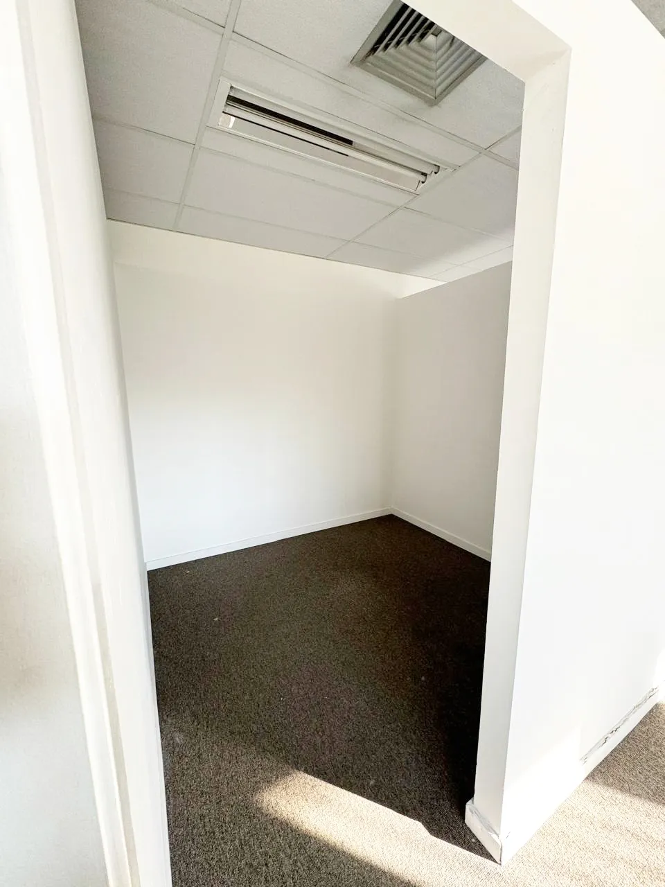 Imagem ALUGO ESTRATÉGICO PRÉDIO COMERCIAL NO BAIRRO VILA DAS BELEZAS!