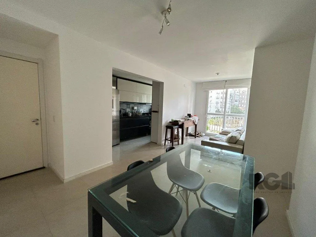 3 quartos (1 suíte), churrasqueira, sacada e 1 vaga. Infra completa.