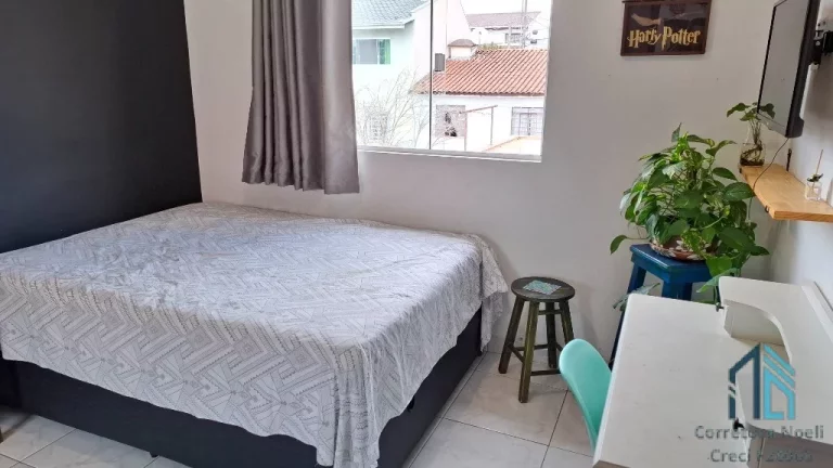 Imagem Sobrado 04 c/suíte, ótimo espaço nos fundos e frente, no Santa Cândida/Boa Vista em Curitiba PR