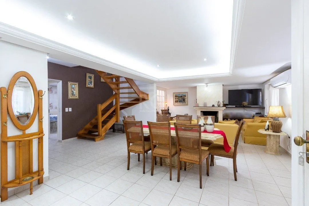Imagem Casa Condominio para Venda - 300m², 4 dormitórios, sendo 2 suites, 2 vagas - Ipanema