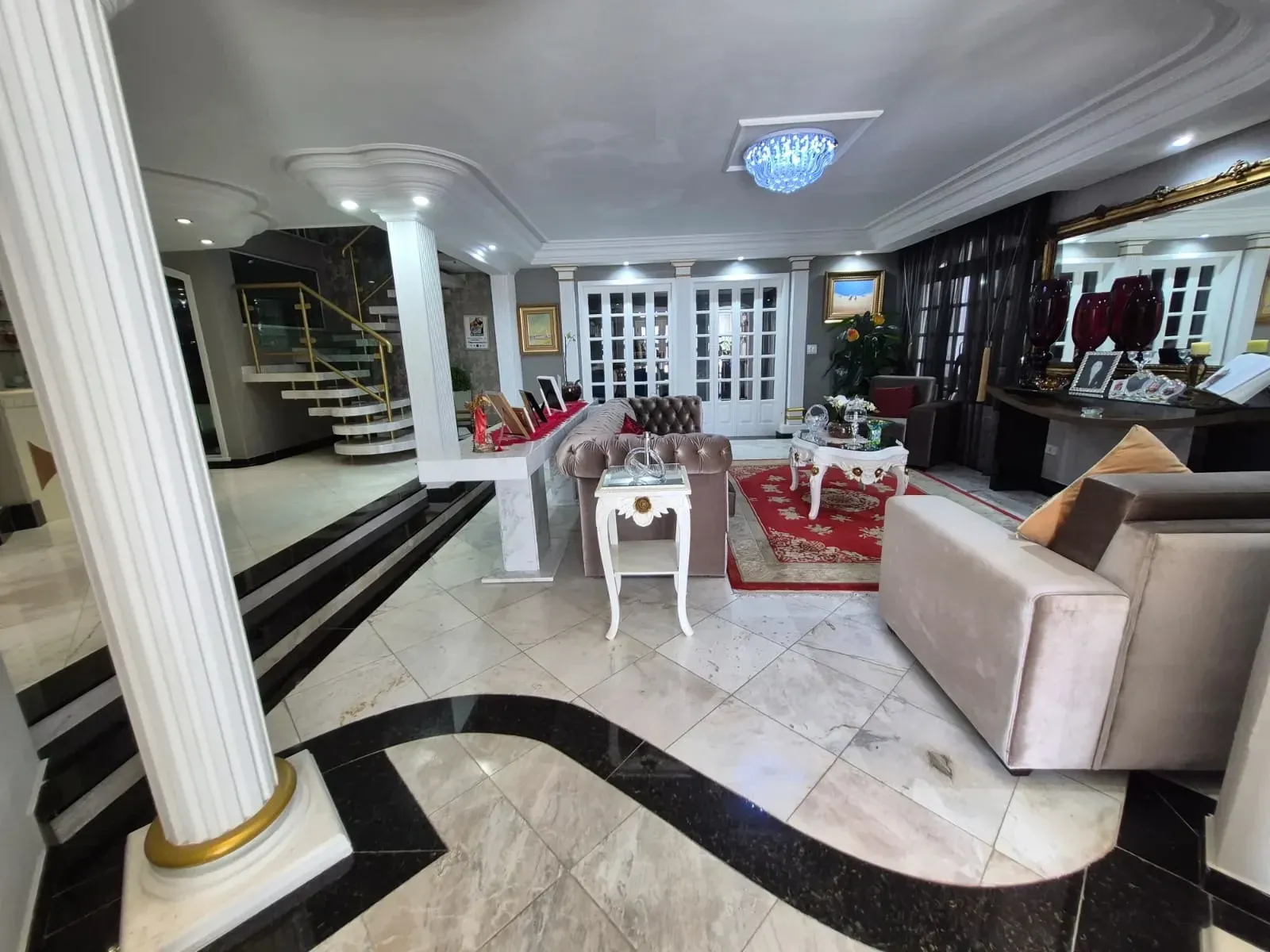 Imagem Casa com 4 Quartos à Venda ou Locação, 715 m² em Portão - Curitiba