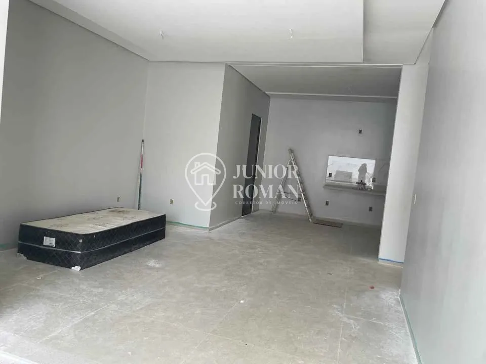 Imagem CASA ALTO PADRÃO COM 3 SUÍTES, 2 SALAS, PISCINA E GARAGEM PARA 2 CAMINHONETES - BAIRRO BANDEIRANTES - BARREIRAS/BA