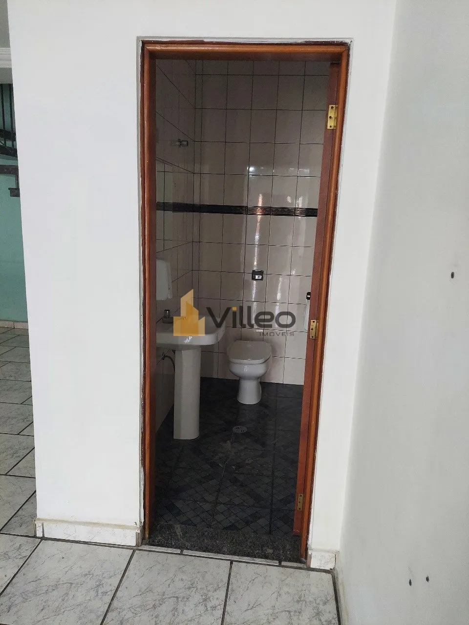 Imagem Localizada na Avenida Doutor Ulisses Guimarães, 2020 - Jardim Santo André 2, esta ampla casa comer...