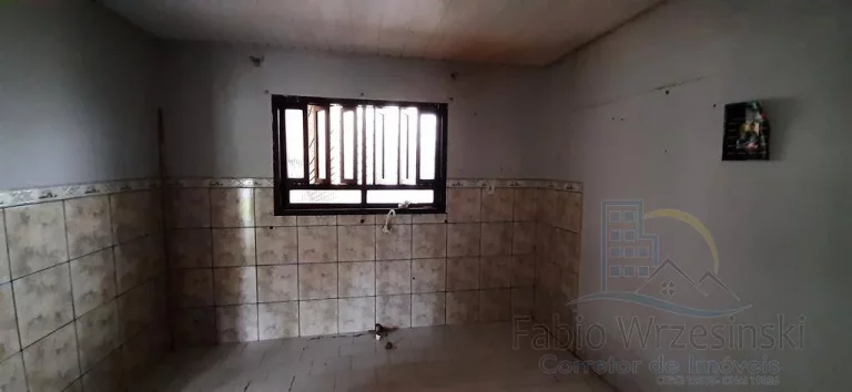Imagem Vendo Terreno Esquina Itinha edificado com uma casa de Alvenaria
