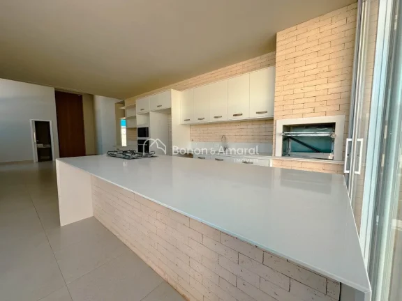 Imagem Casa de Alto Padrão com Projeto Contemporâneo e Acabamento Impecável

Esta casa de arquitetura co...