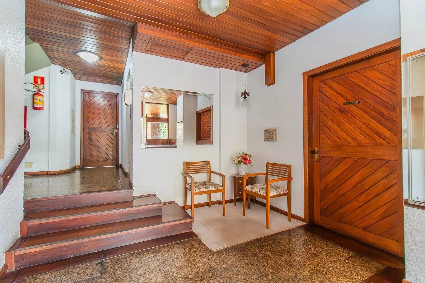 Imagem Apartamento de 2 dormitórios e 94m² à venda em Petrópolis, Porto Alegre.