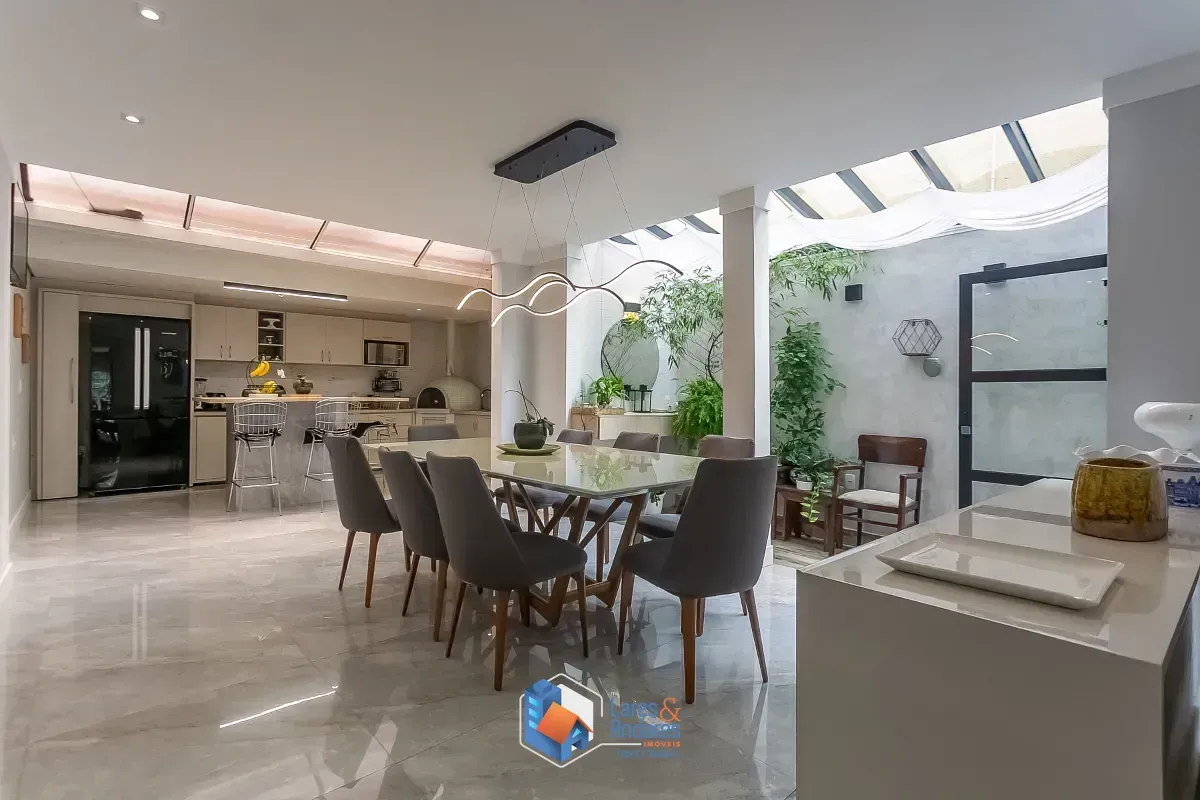 Imagem Sobrado para venda em Vila Império com 3 quartos, sendo 1 suíte, 219m²