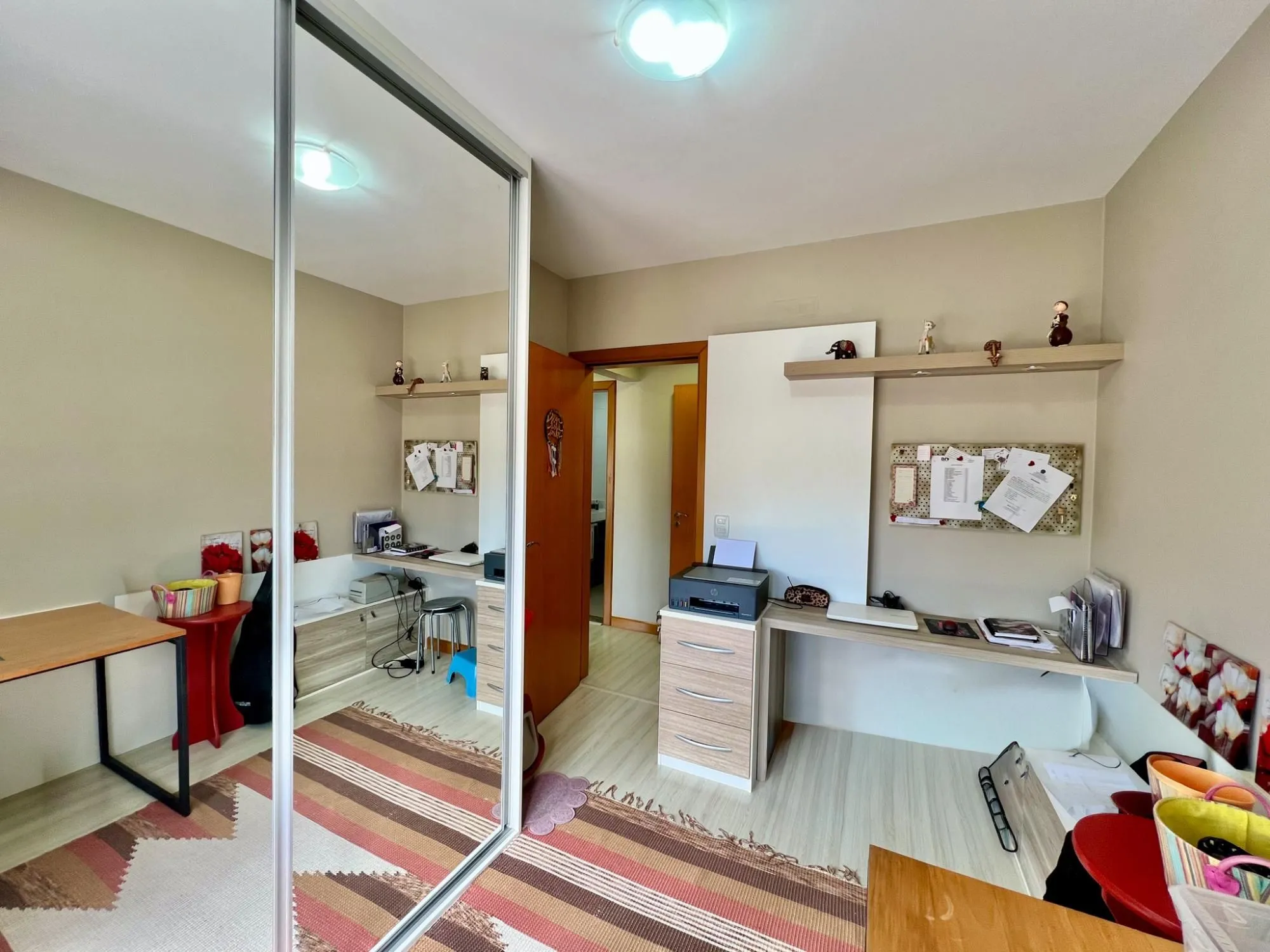 Imagem Apartamento 3 Dormitórios com Suíte e 2 Vagas na Tristeza, próximo ao barra shopping