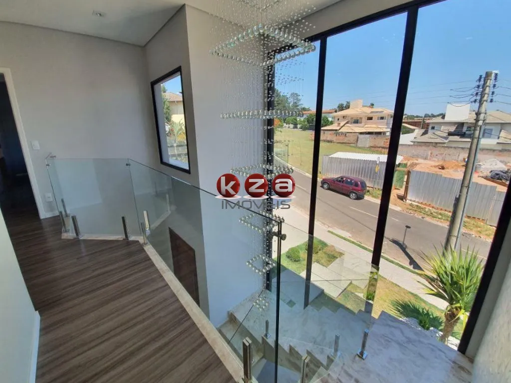 Imagem Imóvel de Luxo à Venda em Valinhos-SP: Casa de 4 quartos, 4 suítes com 330m² no Condomínio Residencial Querência.