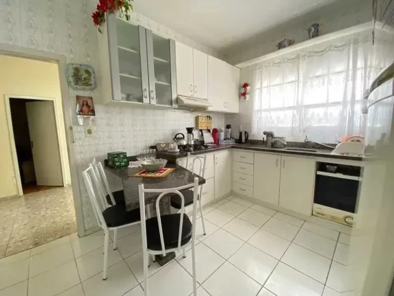 Imagem Casa com 4 dormitórios sendo 1 suíte e 5 vagas de garagem com piscina privativa - Balneário Camboriú