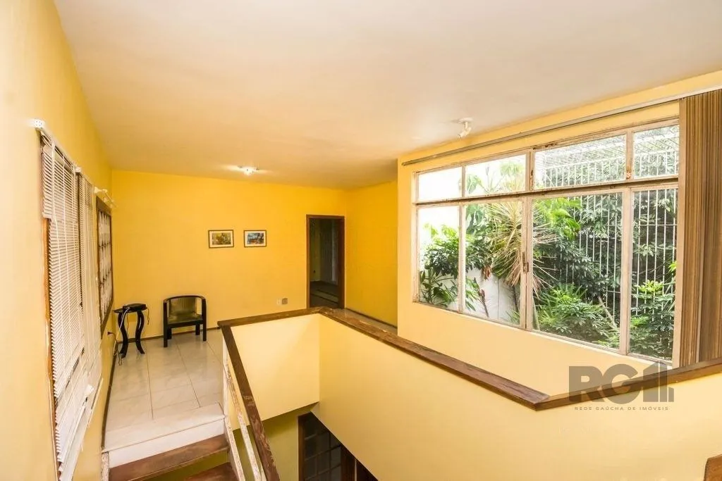 Imagem Excelente casa de 354m² com 5 dormitórios e 8 vagas.