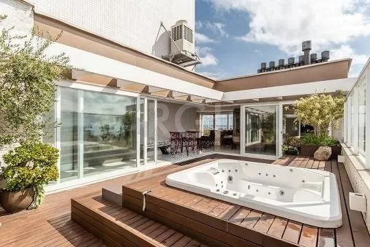 Imagem Cobertura para Venda - 626m², 6 dormitórios, sendo 6 suites, 7 vagas - Rio Branco