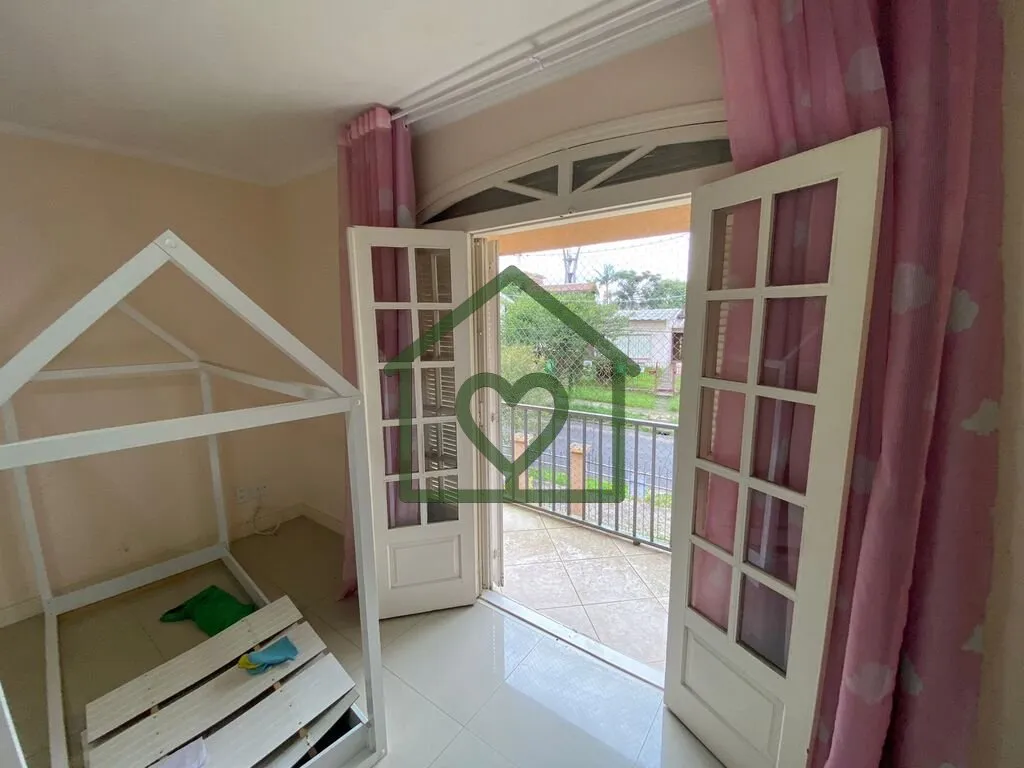 Imagem Casa no bairro Chácara das Pedras com 4 dormitórios, sendo duas suítes, escritório, banheiro soc...