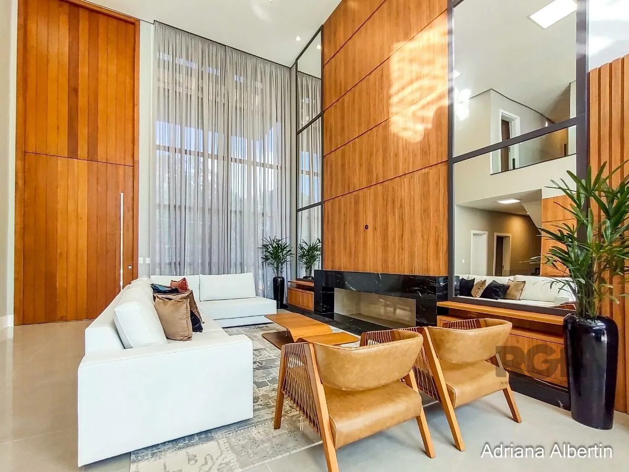 Imagem Casa Condominio para Venda - 266.44m², 4 dormitórios, sendo 4 suites, 2 vagas - Alphaville