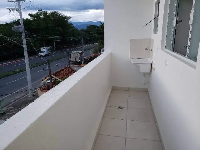 Imagem Excelente Oportunidade de Investimento: 2 Pontos Comerciais e 4 Kitnets em Avenida Movimentada com Alta Visibilidade