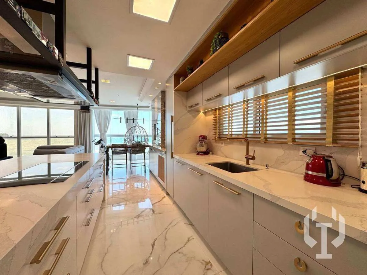Imagem Apartamento Frente Mar Finamente Mobiliado e Decorado, com 4 Suítes, em Itapema.