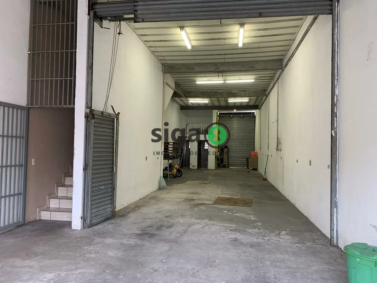 Imagem Linda Casa á venda em Laranjeiras - Casa grande, 4 cagas de garagem e 2 quartos