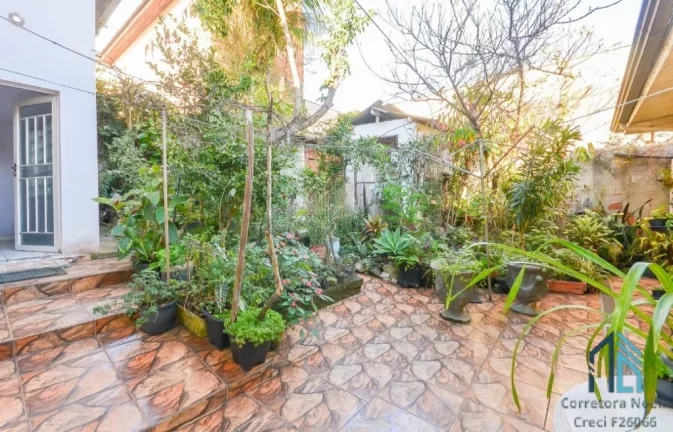 Imagem Casa a venda Semi mobiliada, 05 quartos, em ótima localização, no Bacacheri em Curitiba PR