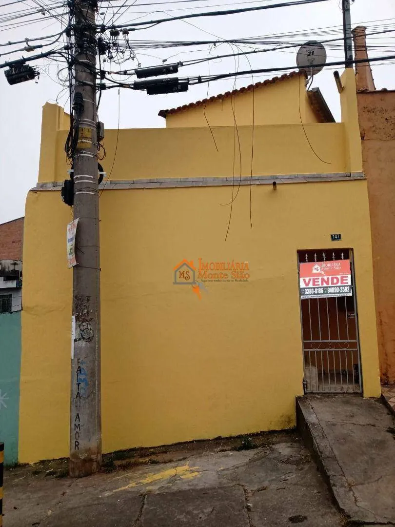 Imagem Terreno de esquina com 3 imoveis de Renda