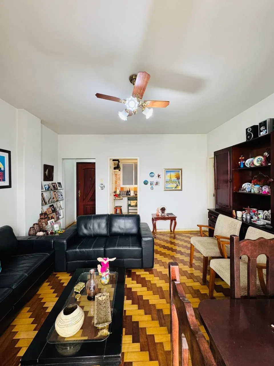 Imagem Apartamento Semimobiliado com 3 Dormitórios, 1 Suíte e Elevador