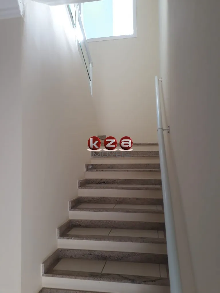 Imagem Casa de 3 quartos no Condomínio Terras do Caribe, em Valinhos-SP: 3 salas, 1 suíte, 4 vagas de garagem e 218m² de área.