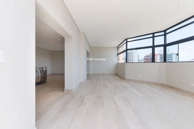 Imagem Cobertura À Venda em Perdizes com 3 quartos sendo 1 suíte, 3 vagas.