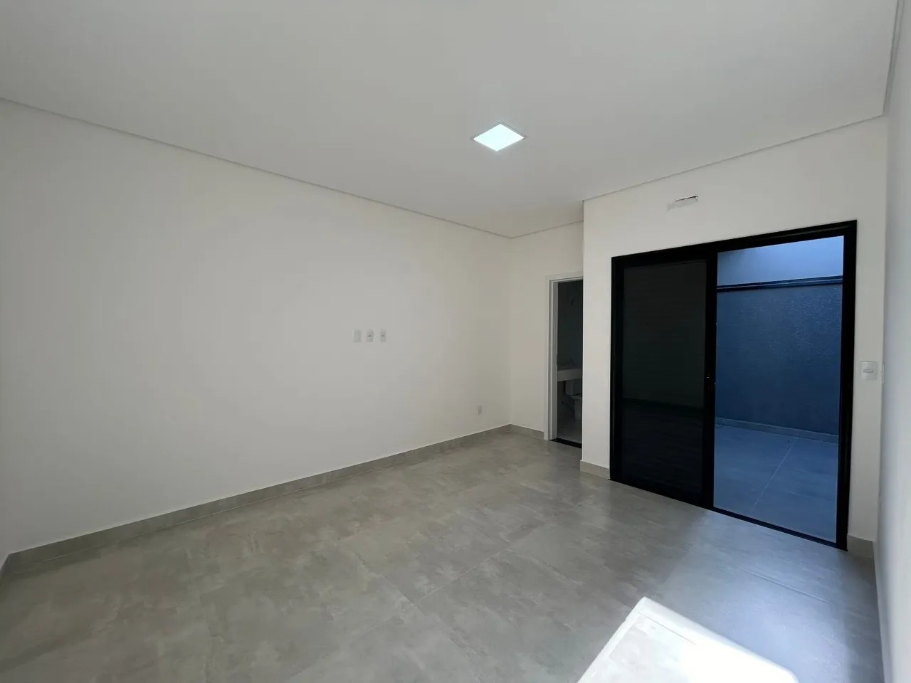 Imagem Imperdível! Casa em condomínio à venda em Sorocaba-SP, bairro Wanel Ville, 3 quartos, 3 suítes, 1 sala, 4 banheiros, 2 vagas, 132m².
