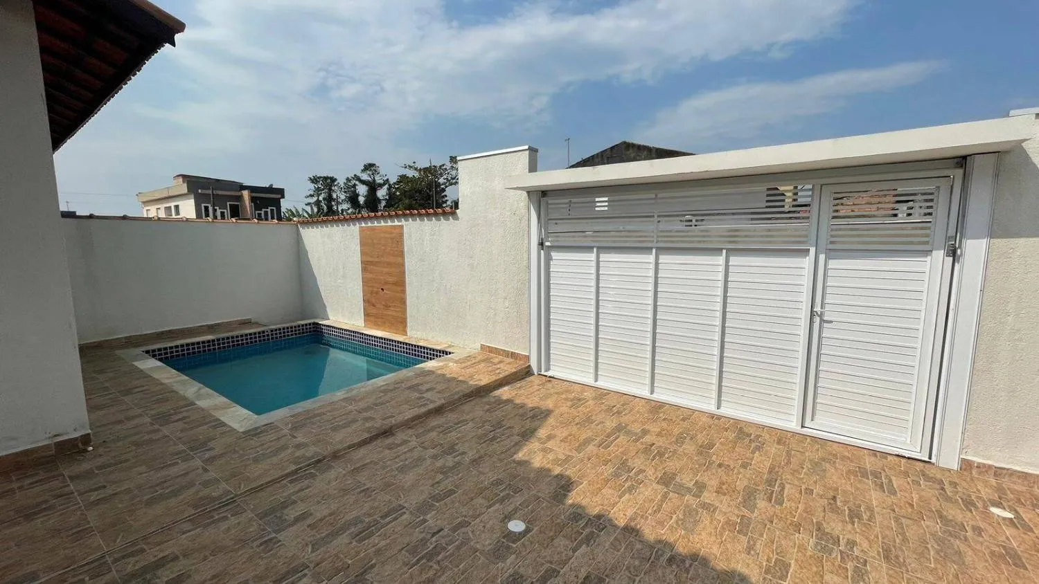 Foto do imóvel CASA NOVA 3 DORM COM PISCINA LADO PRAIA EM ITANHAEM