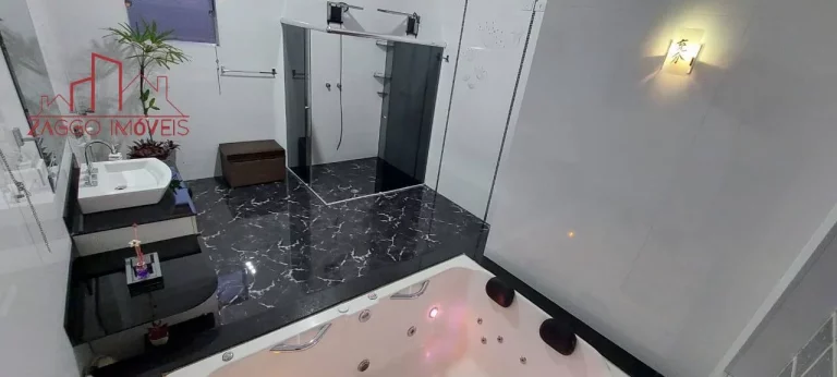 Imagem Belíssima casa a 800m do centro de Embu-Guaçu.