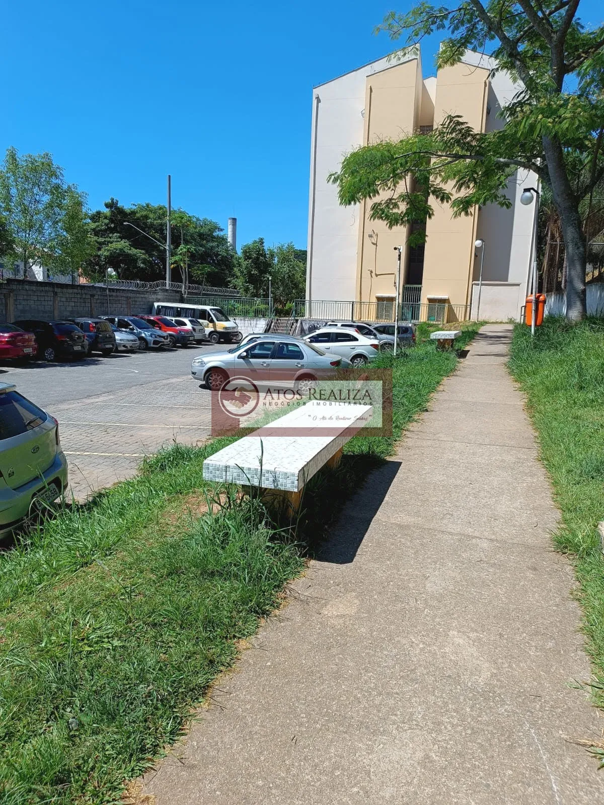 Imagem Vendo Oportunidade no Guarapiranga. Apartamento de 2 dormitórios, Sala, cozinha,Banheiro, área de serviço, 1 vaga de garagem, por R$. 150.000, aceita carro e moto como parte de pagamento, próximo ao parque Guarapiranga. Oportunidade.