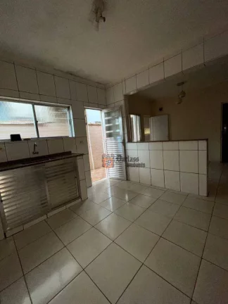 Imagem Casa com 2 dormitórios à venda por R$ 400.000 - Catiapoã - São Vicente/SP
