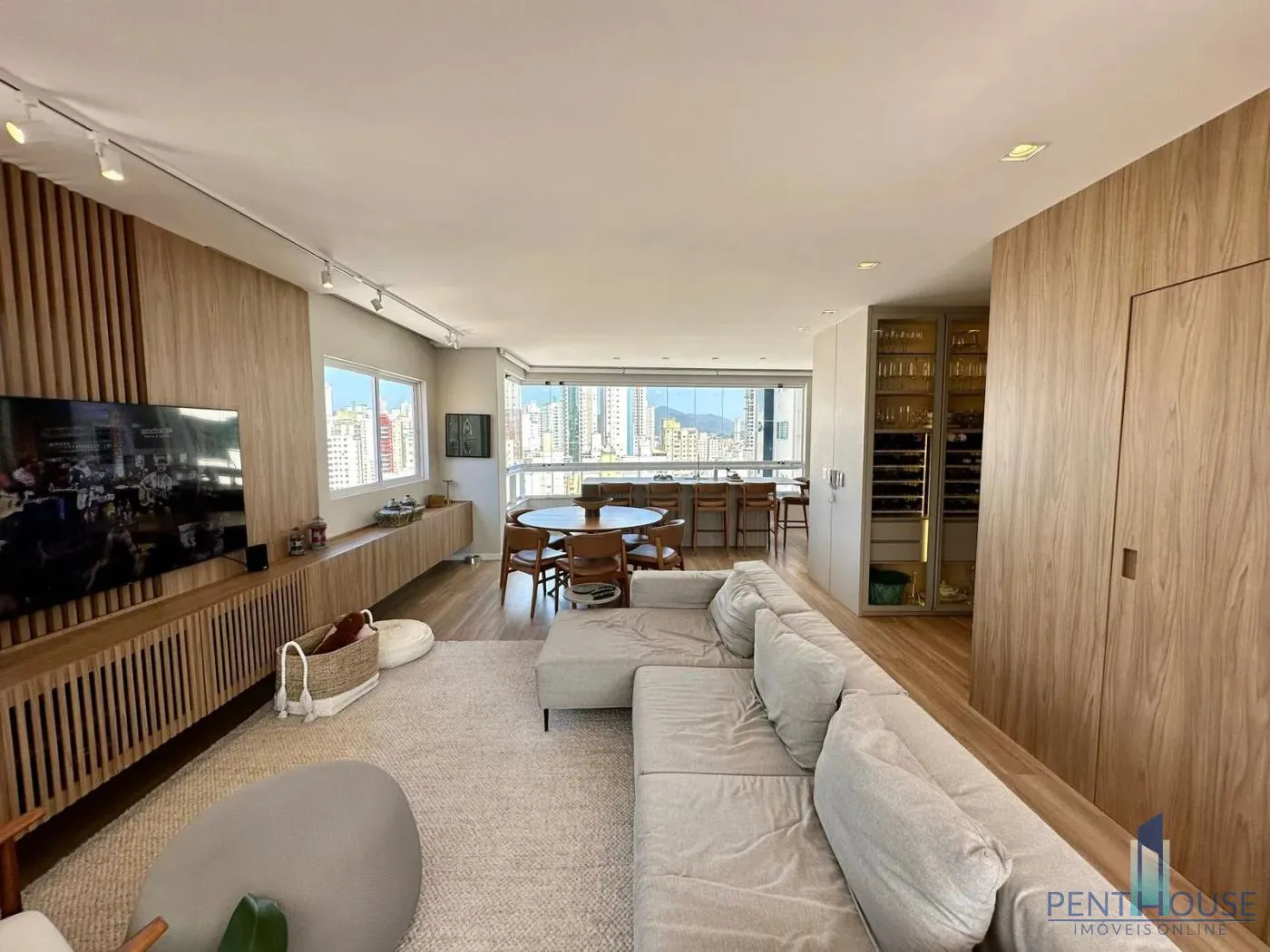 Foto do imóvel Cobertura Duplex para Venda em Balneário Camboriú, CENTRO, 4 dormitórios, 4 suítes, 5 banheiros, 3 vagas em Rua 1031, 165 - CENTRO, Balneário Camboriú - SC