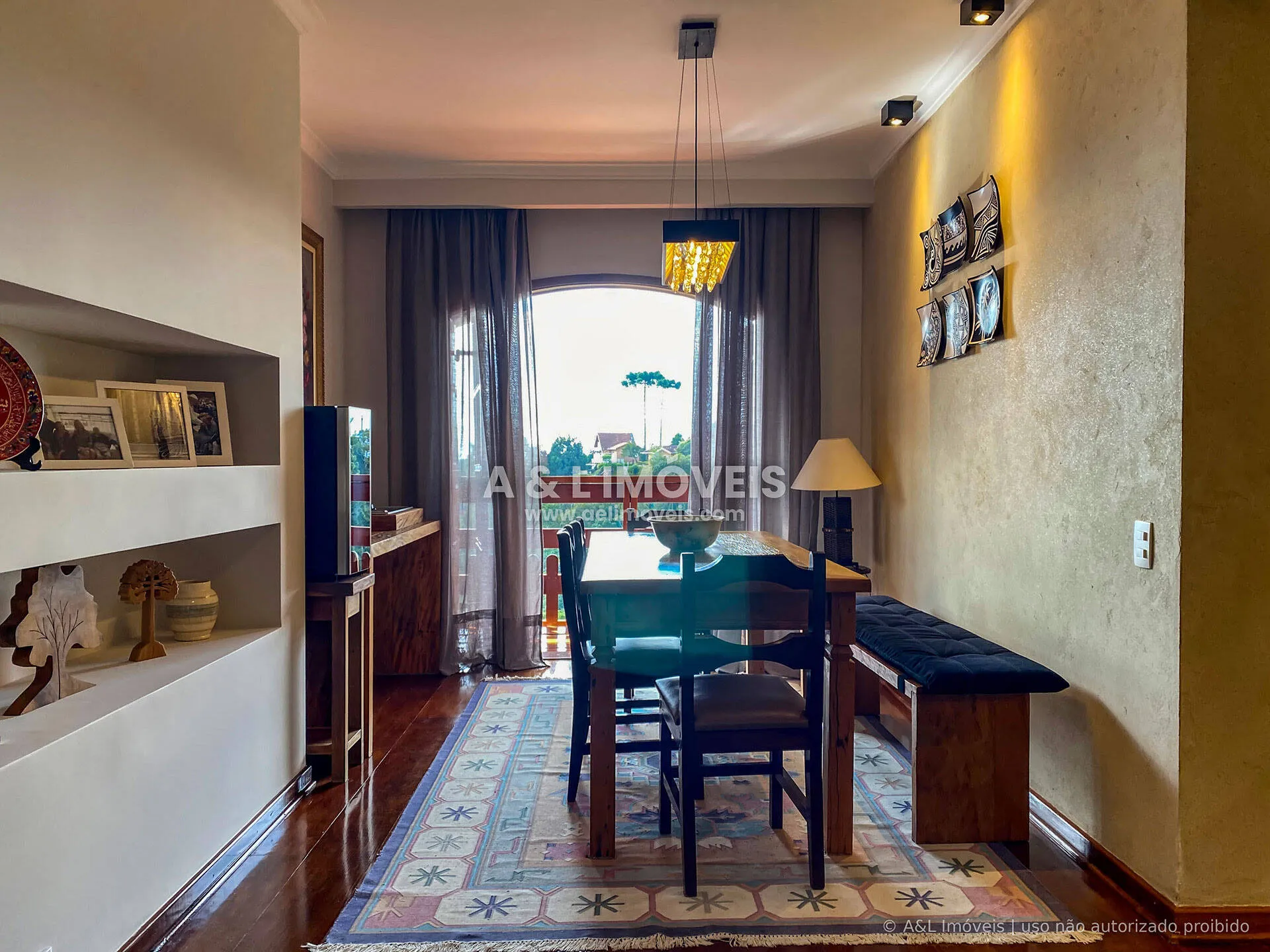Imagem Apartamento à venda em Campos do Jordão - Com 03 dormitórios