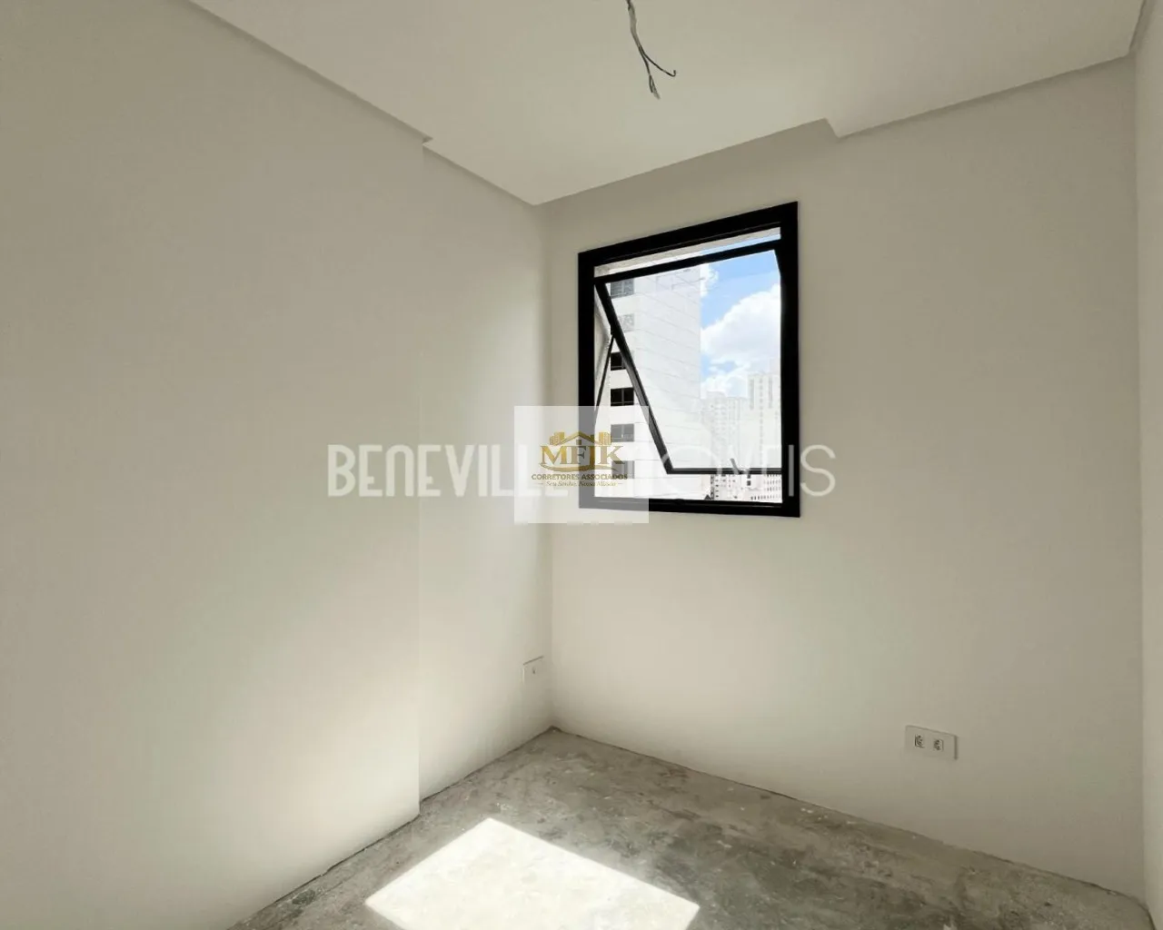 Imagem Apartamento com 2 quartos à venda no Centro de Curitiba