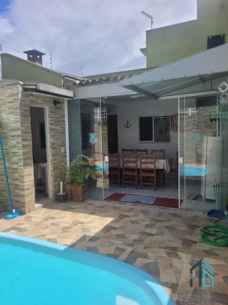 Imagem Sobrado com piscina, área gourmet, 03 quartos com suíte, 70 metros do Mar em Matinhos PR