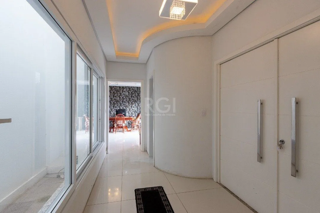 Imagem Casa para Venda - 377m², 4 dormitórios, sendo 3 suites, 3 vagas - Guarujá