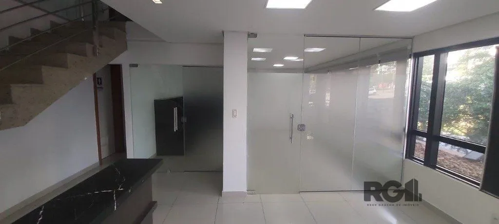 Imagem Loja com 113m² de área privativa no Bairro Três Figueiras