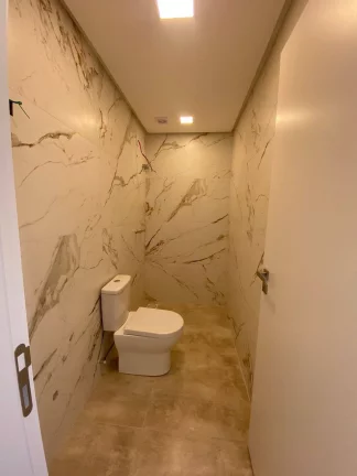 Imagem ESTILO EM ALTO PADRÃO!!! Casa térrea com 2 dormitórios, condomínio fechado