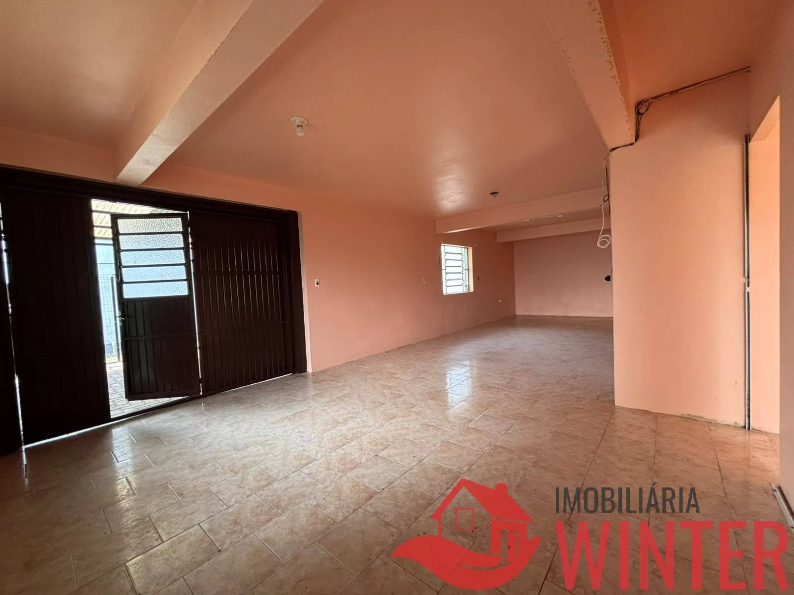 Imagem Casa ampla com 2 Dormitórios, garagem coberta para 3 carros - Matiel