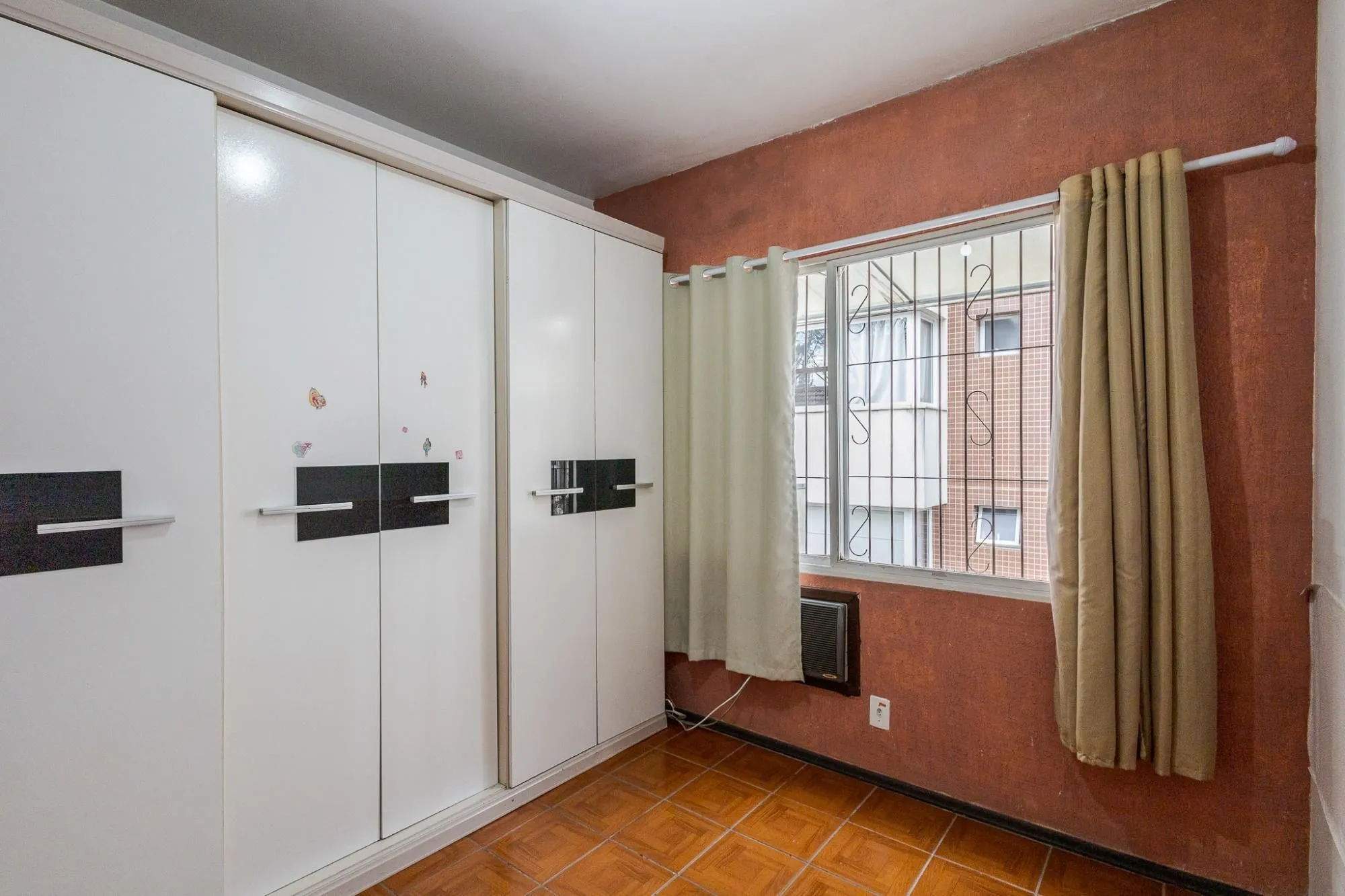 Imagem Casa para Venda - 210m², 4 dormitórios, 2 vagas - Petrópolis