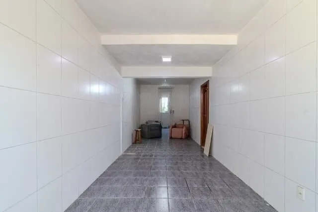 Imagem Casa com 04 quartos no Bairro : Partenon em Porto Alegre/RS
