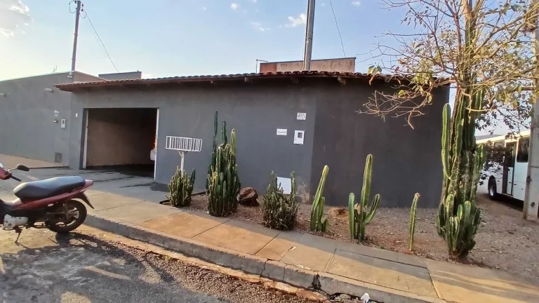 Foto do imóvel Casa à venda em Goianésia/GO em Rua 13