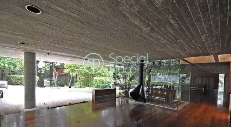 Imagem Excelente residência com 976m² de área construída num terreno de 3.100m² no bairro Cidade Jardi...